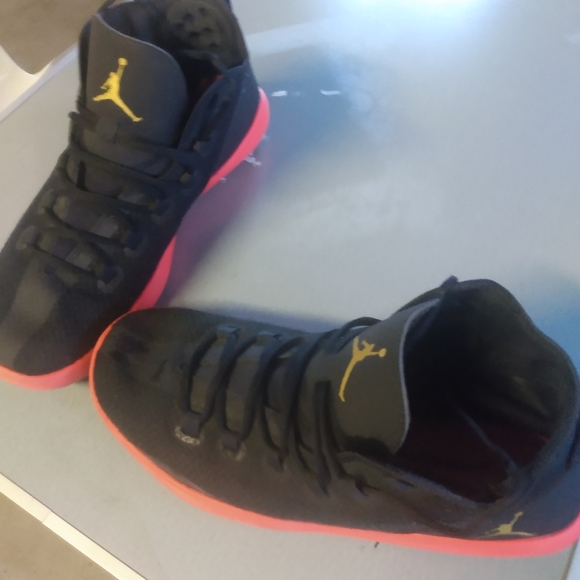 Shoes - Picture 3 of 5